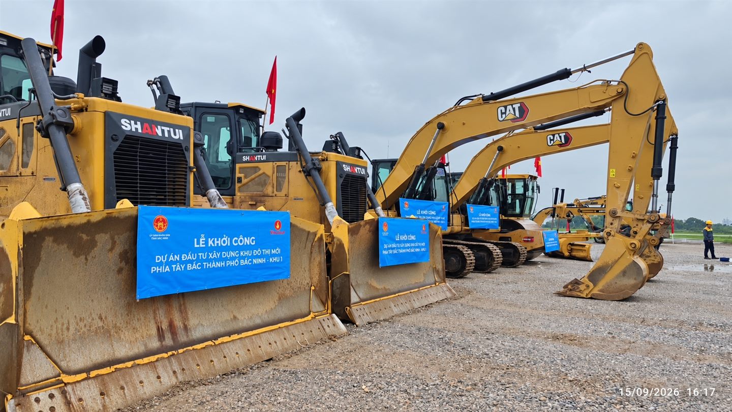 Máy thi công tại lễ khởi công Vinhomes King Park
